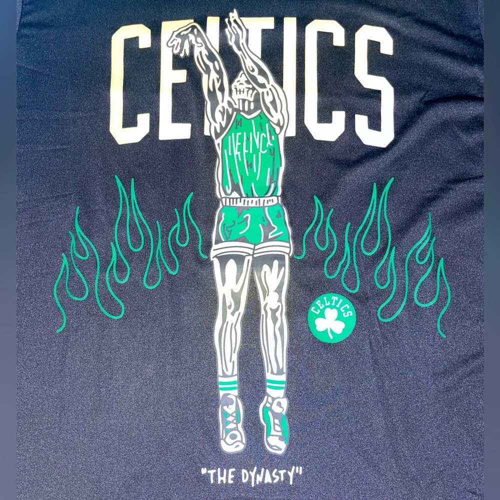 Men’s Black Short Sleeve Boston Celtics NBA Graphic T-Shirt “THE DYNASTY”